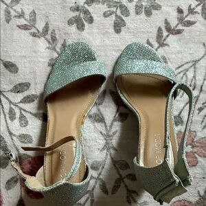 TOP Moda Sparkling Silver Heels
Only worn Twice